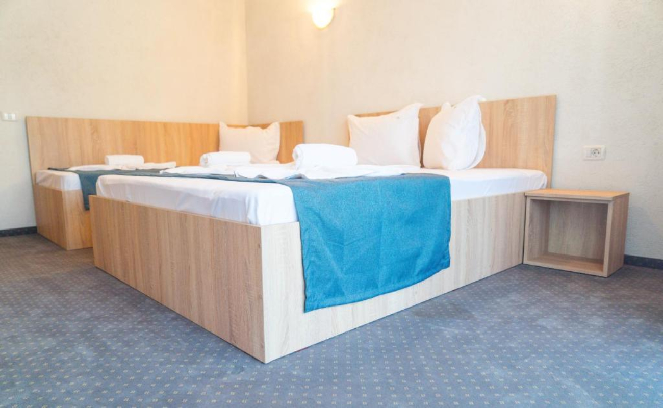 Hotel Anca trokrevetna soba.jpg