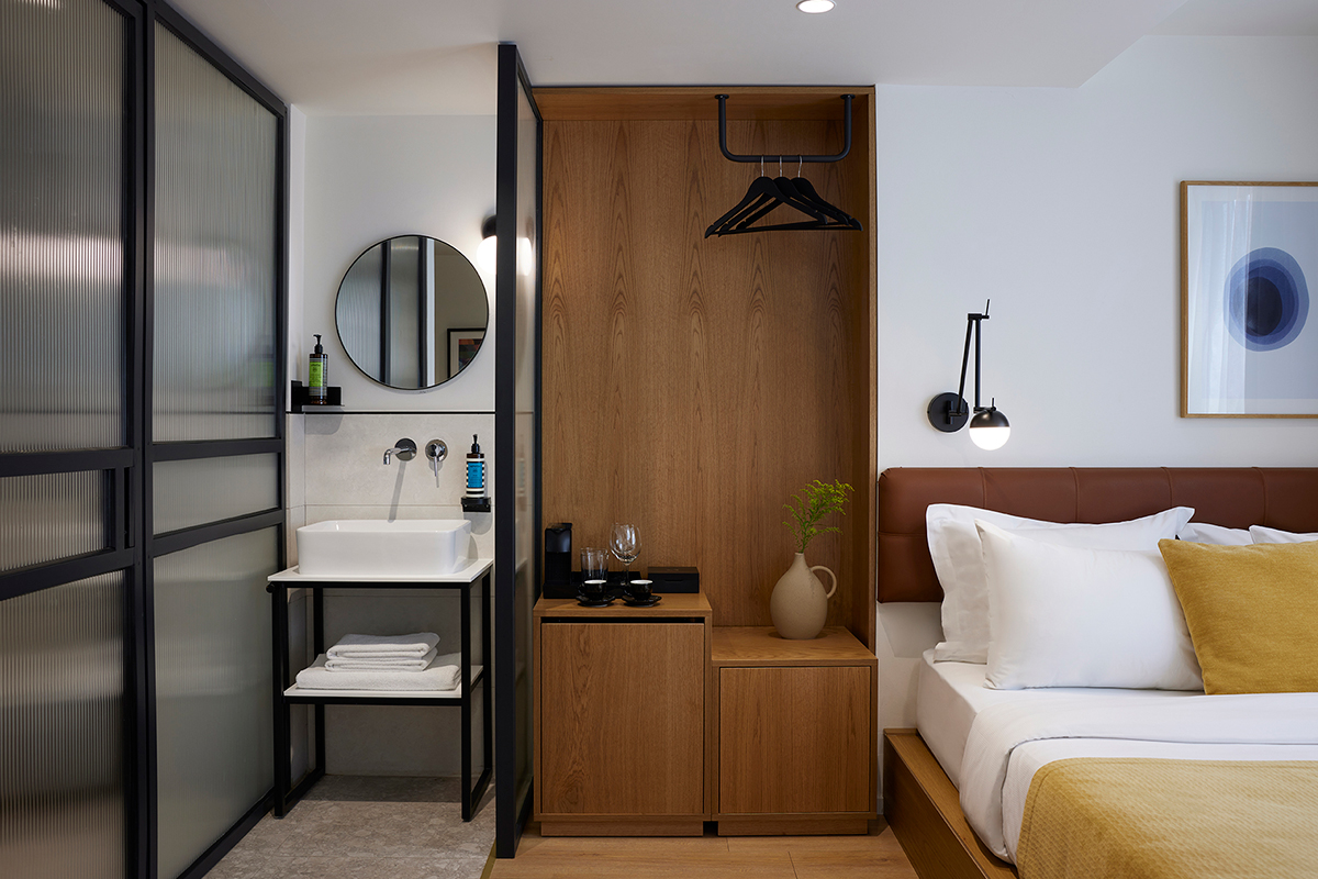 noa-hotel-family room sa posebnim savremenim kupatilom.jpg
