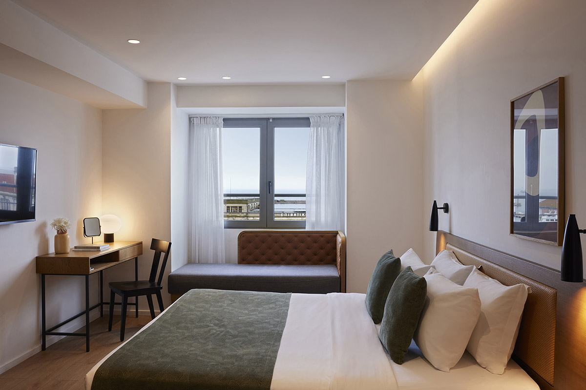 noa-hotel-solun-udobna soba sa pogledom na luku i zaliv.jpg