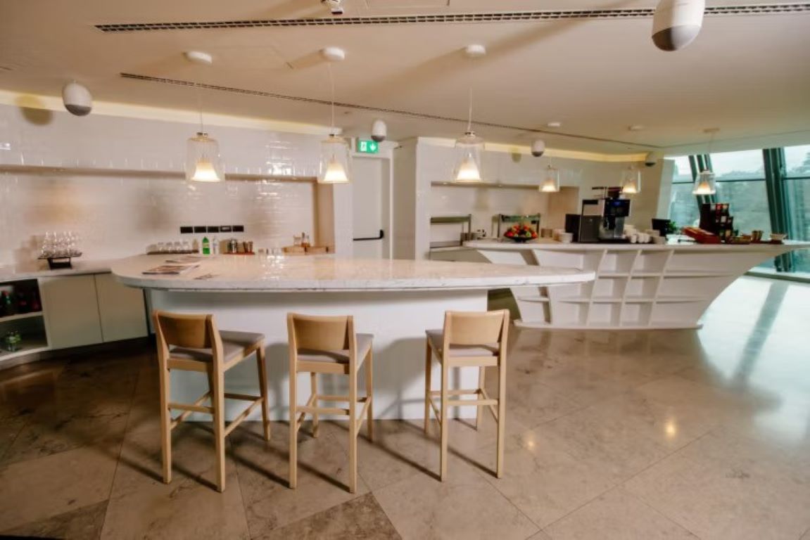Crowne Plaza Belgrade-Lobby bar.jpg