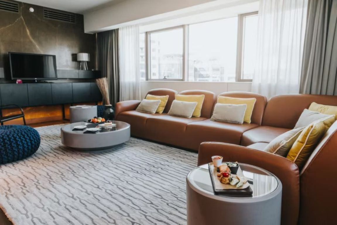 Crowne Plaza Belgrade-Predsednicki suite.jpg