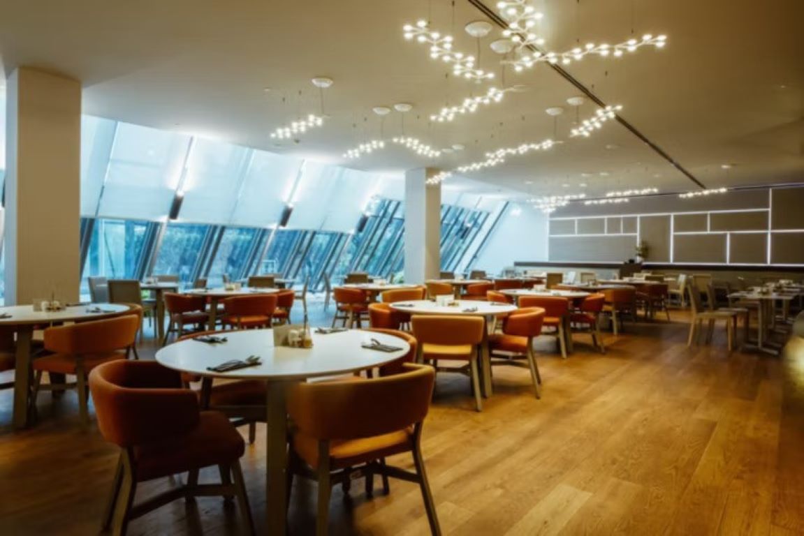Crowne Plaza Belgrade-Prostor za dorucak.jpg