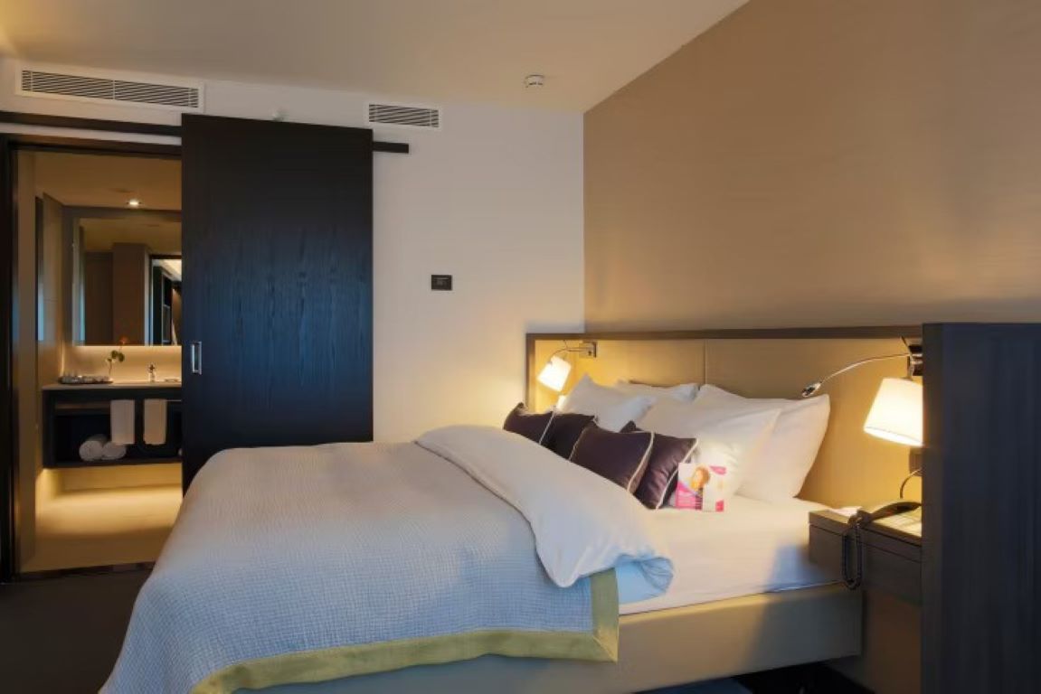Crowne Plaza Belgrade-Superior soba.jpg