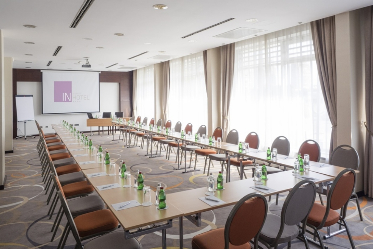 IN hotel Belgrade sala za konferenciju.jpg