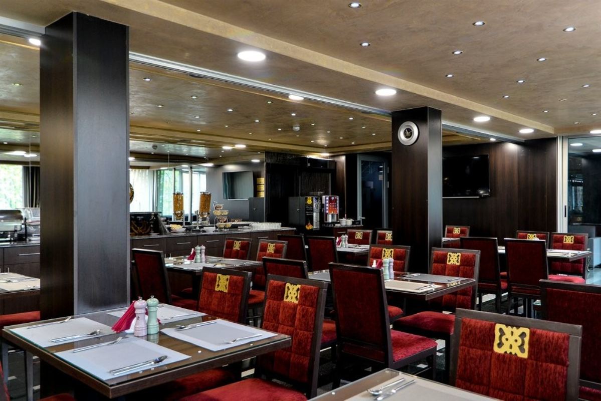 Prezident hotel deluxe restoran.jpg