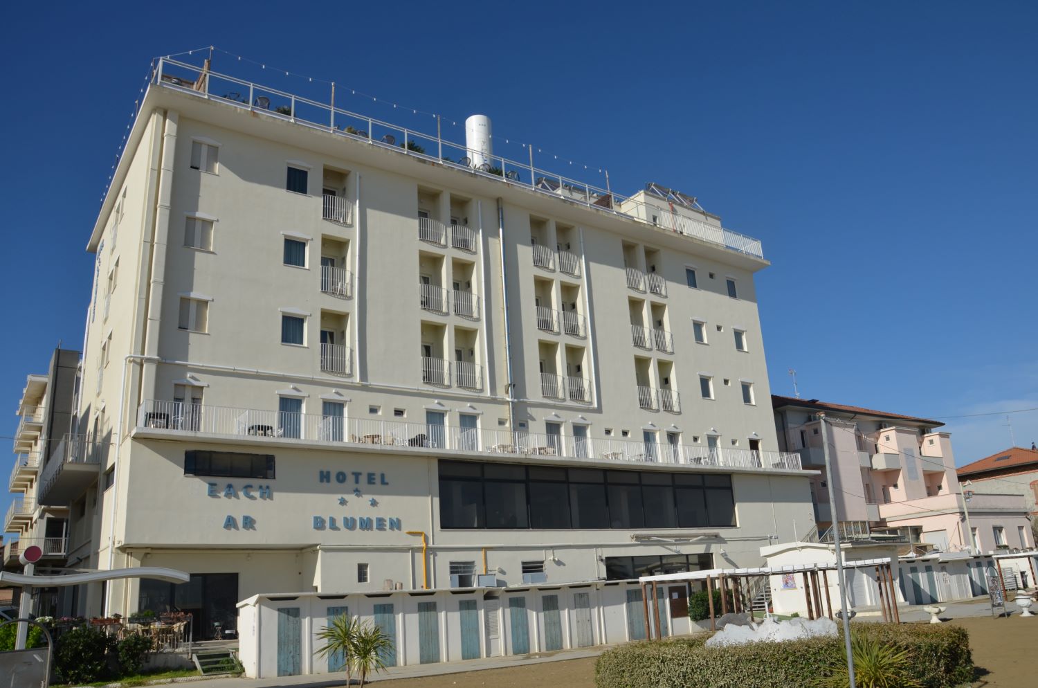 Hotel Blumen-Hotel spolja.jpg