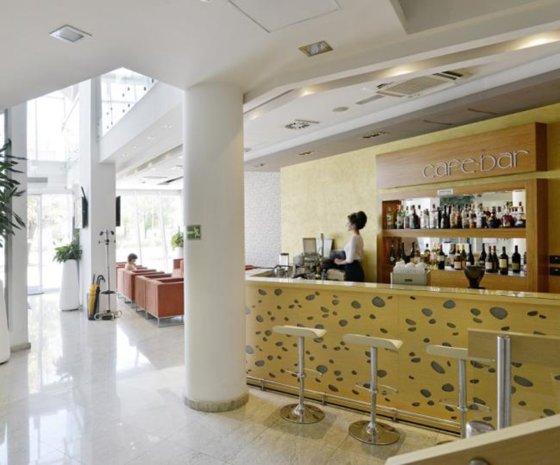 Centra hotel bar.jpg