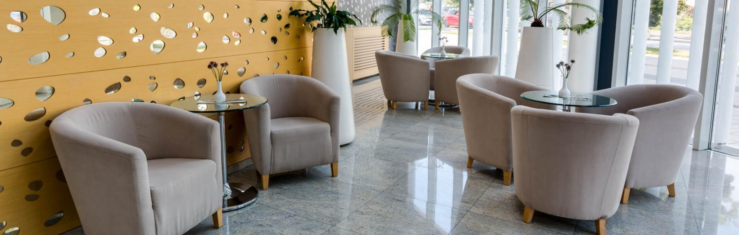 Centra hotel lobi.jpg
