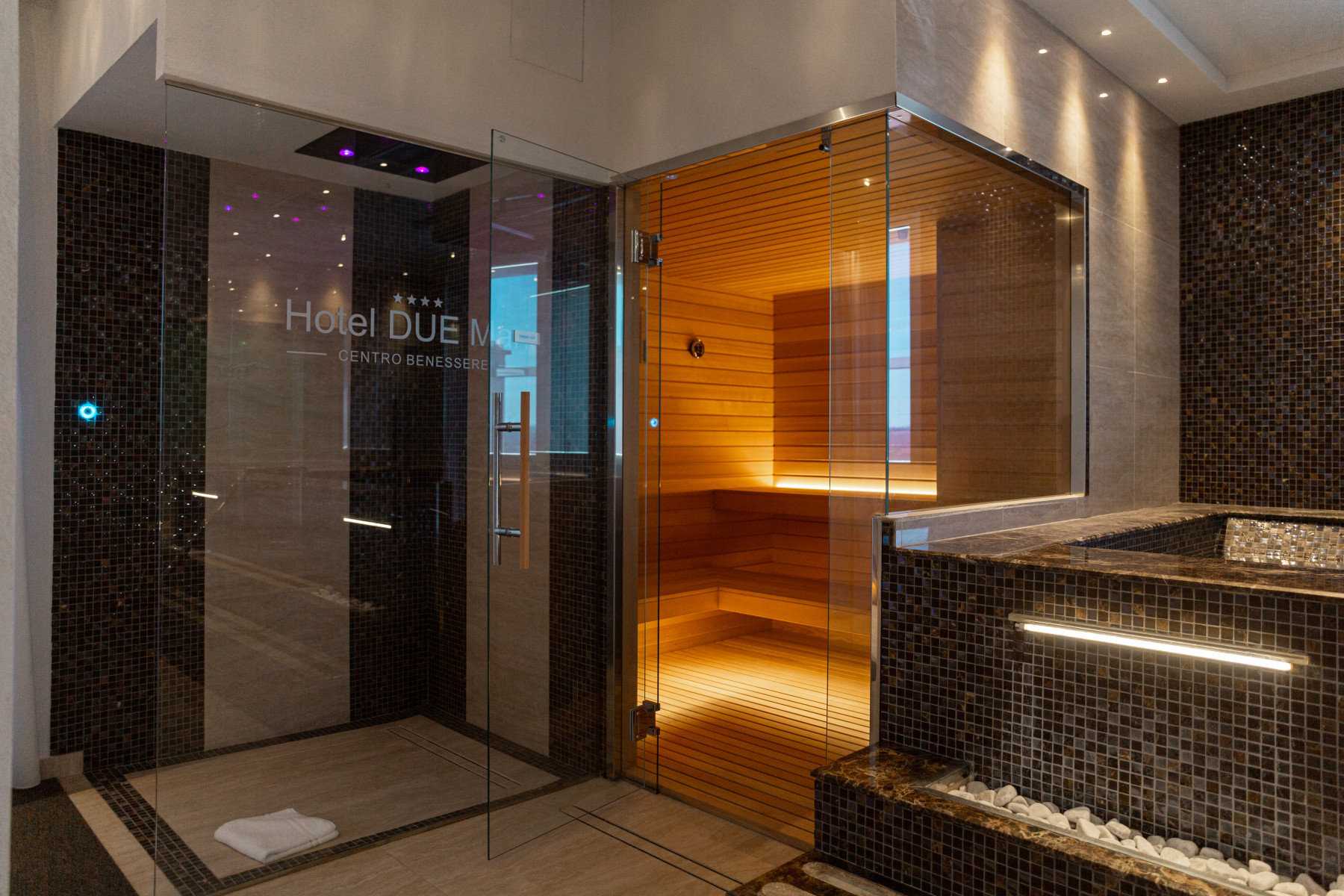Due Mari-Sauna.jpg