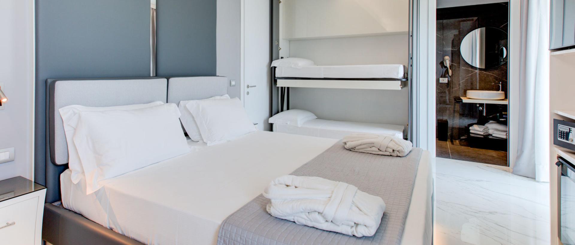 Hotel Due Mari-Junior suite kreveti na sprat.jpg