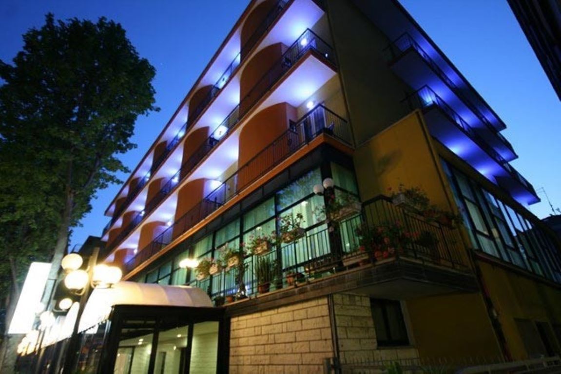 Hotel Susy-Hotel spolja.jpg