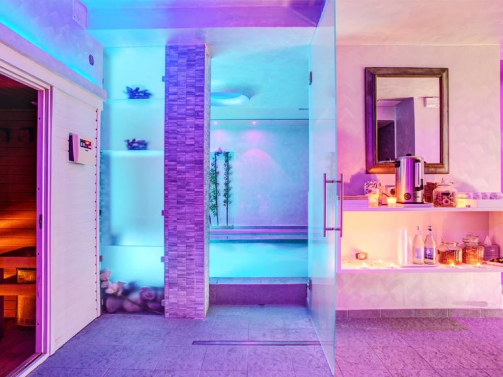Ferretti Beach-Spa centar.jpg
