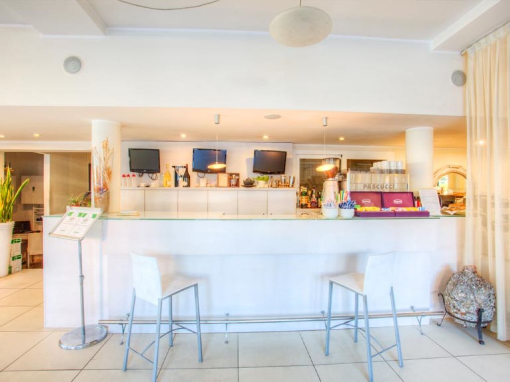 Hotel Ferretti Beach-Lobby bar.jpg