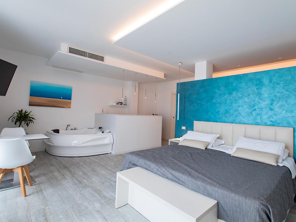 Hotel Ferretti Beach-Suite.jpg