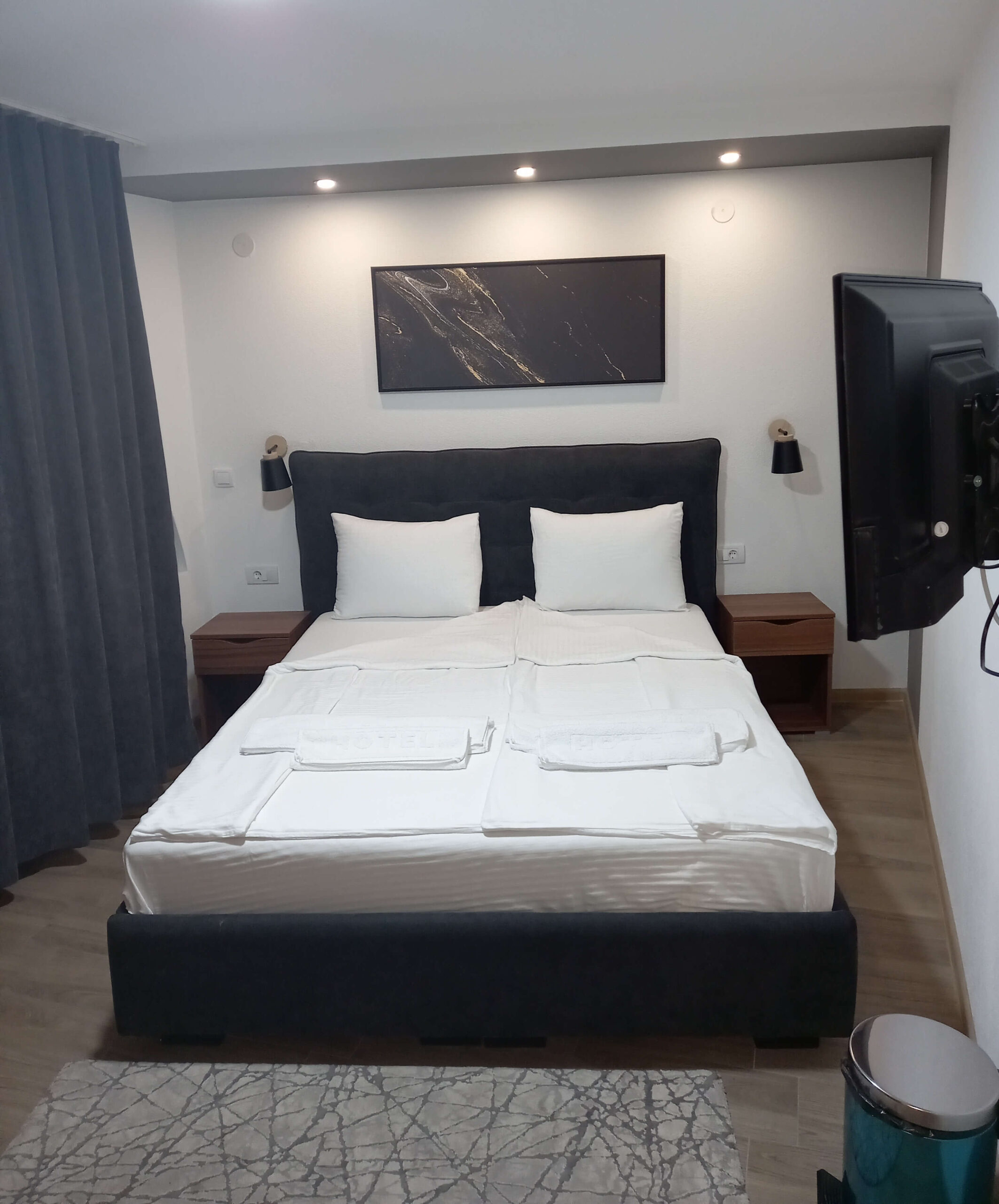 Hotel Srebrno jezero dvokrevetna soba.jpg