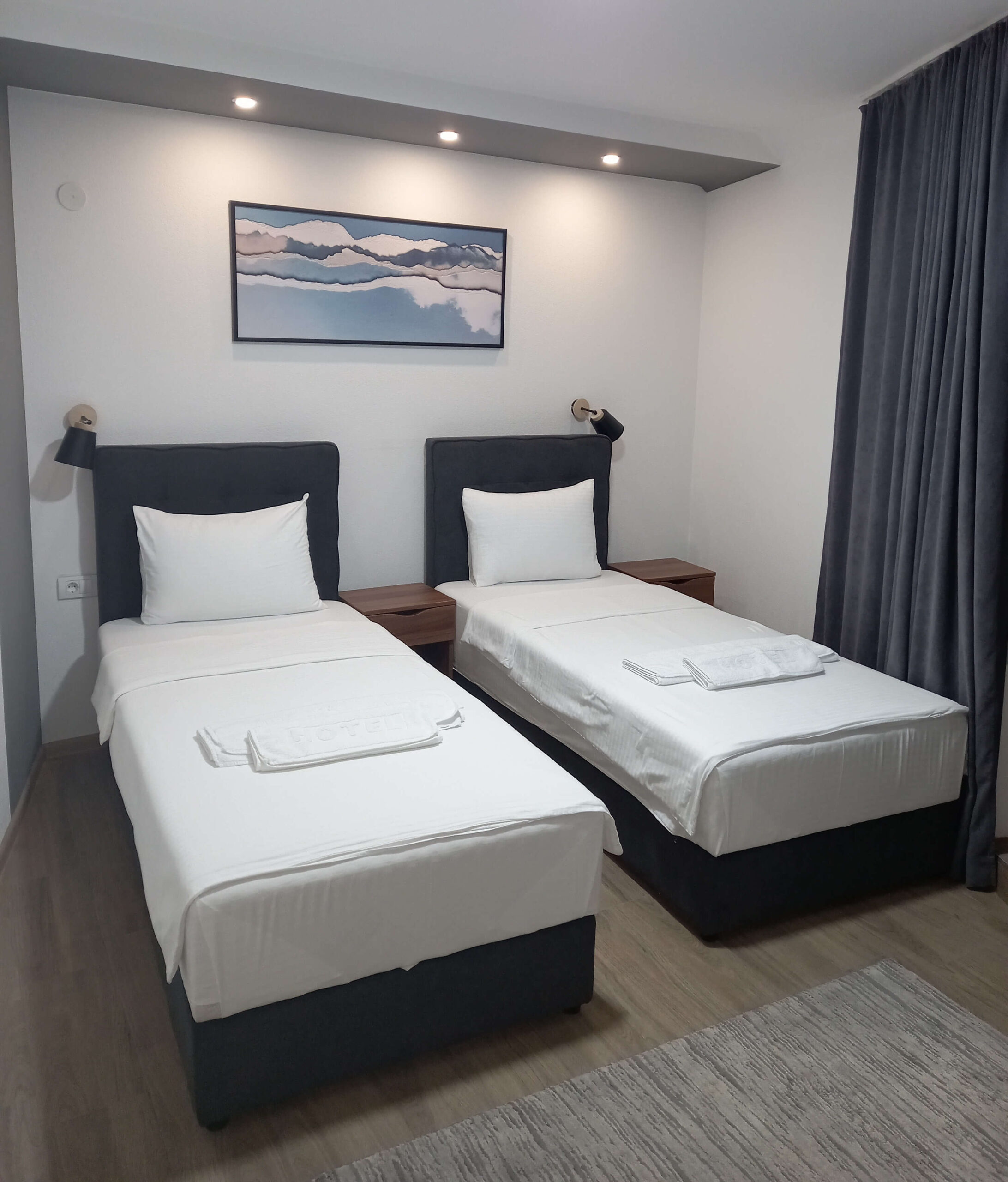 Hotel Srebrno jezero izgled dvokrevetne sobe.jpg