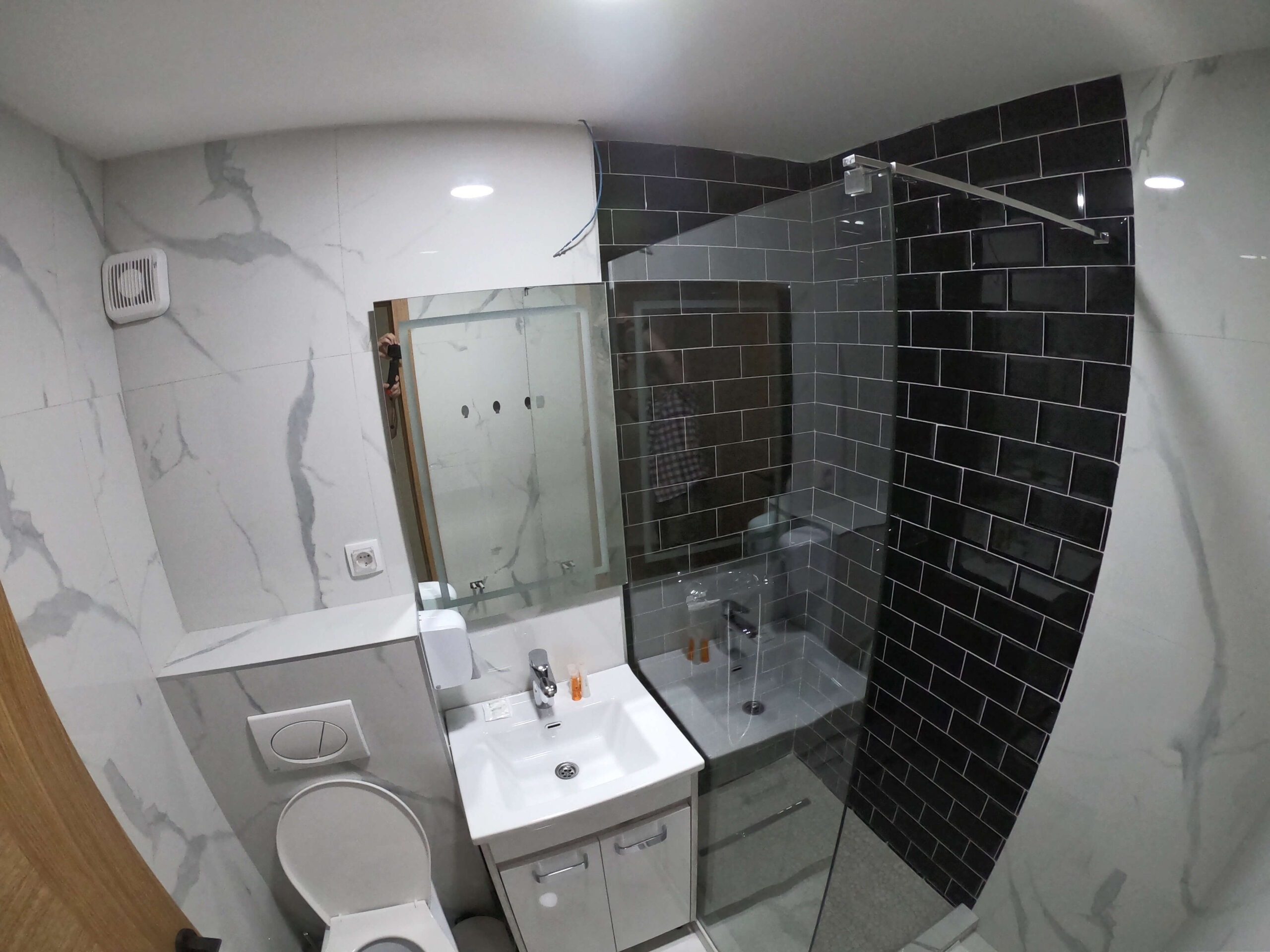 Hotel Srebrno jezero kupatilo.jpg