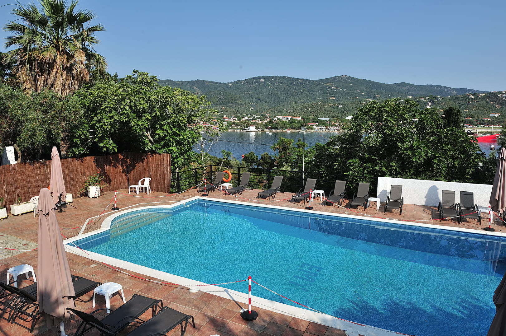 Anamar Skiathos Hotel-Bazen.jpg