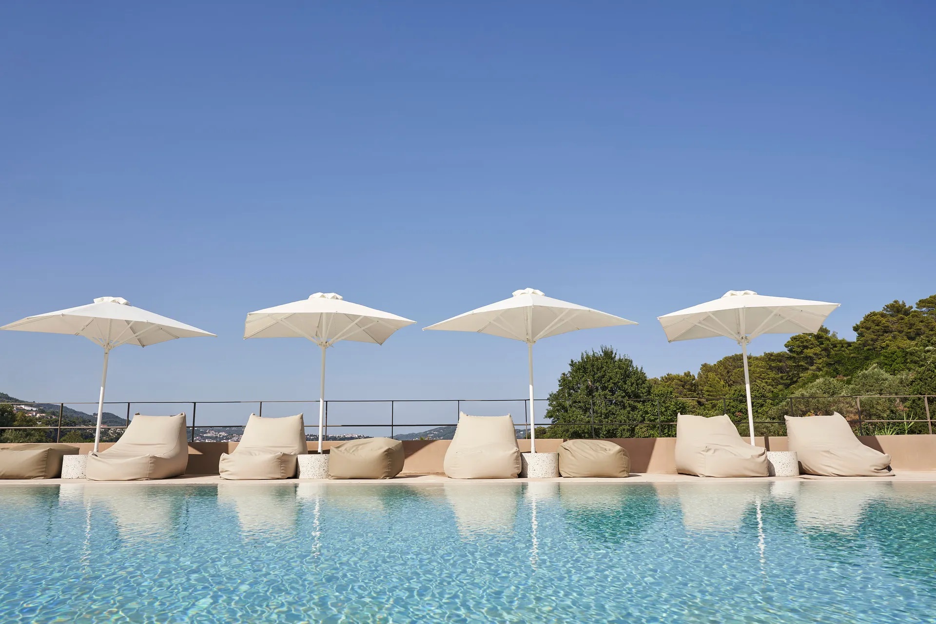 Radisson Resort Plaza Hotel-Bazen.jpg