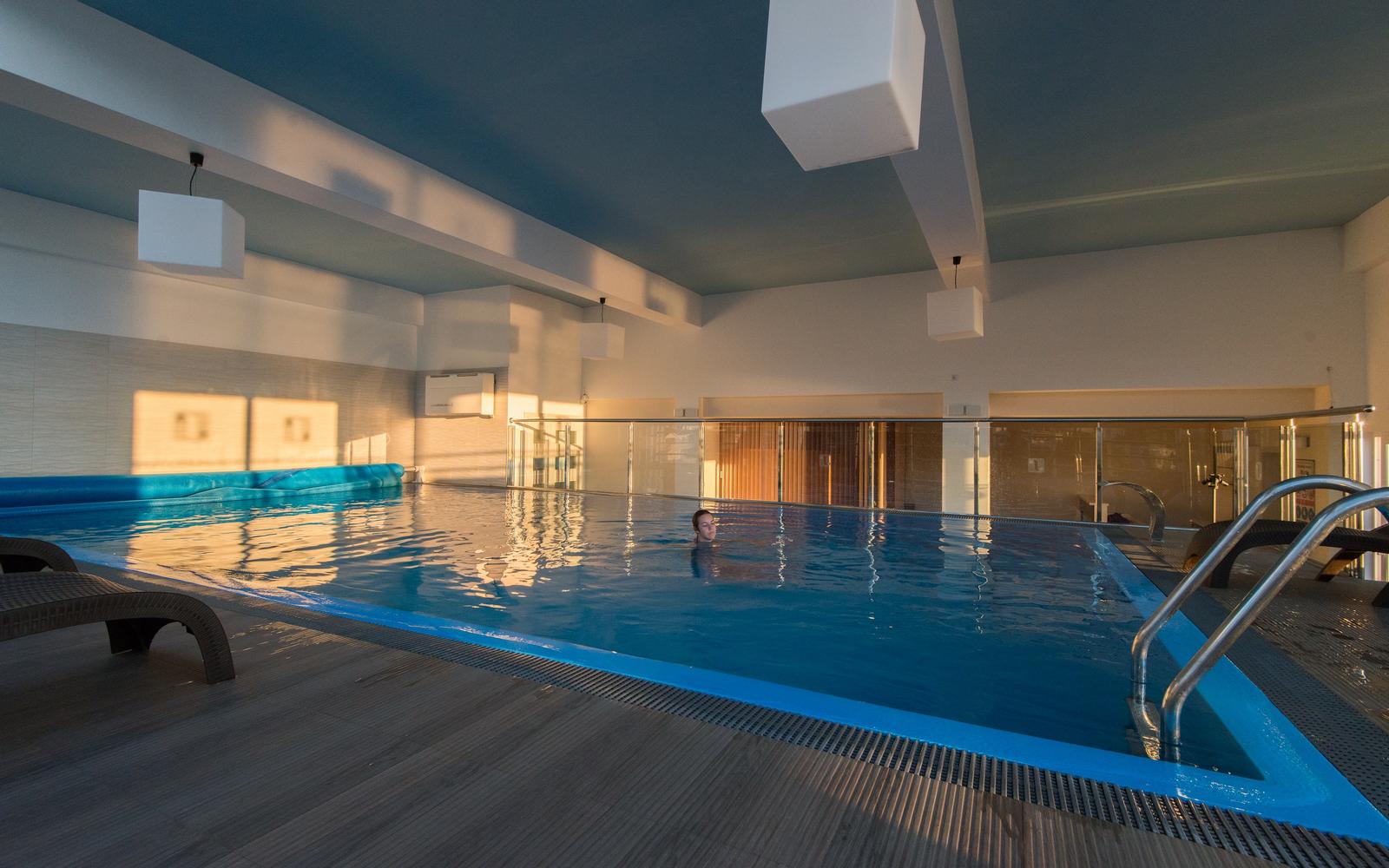 Hotel Jadran bazen.jpg