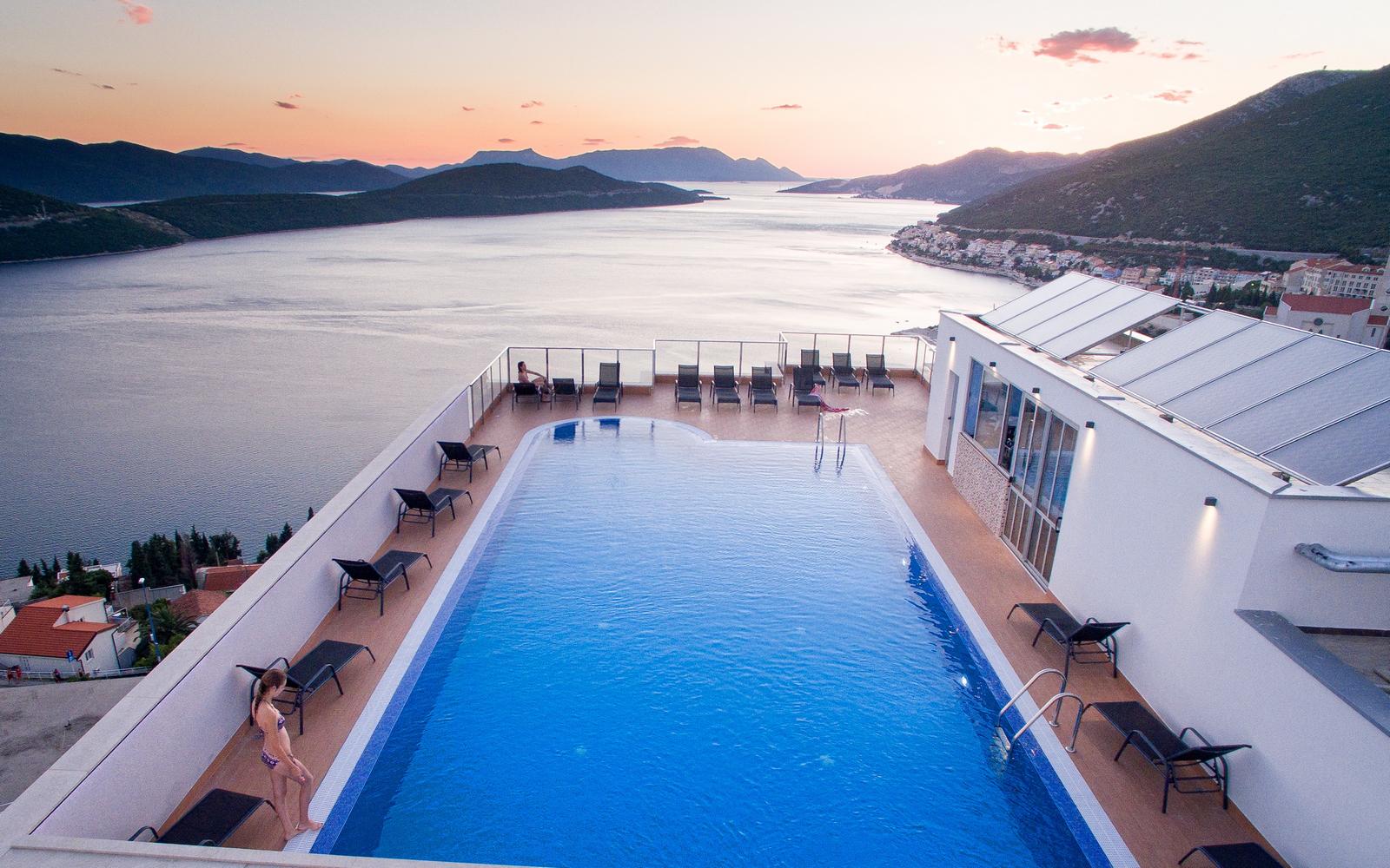 Hotel Jadran izgled bazena.jpg