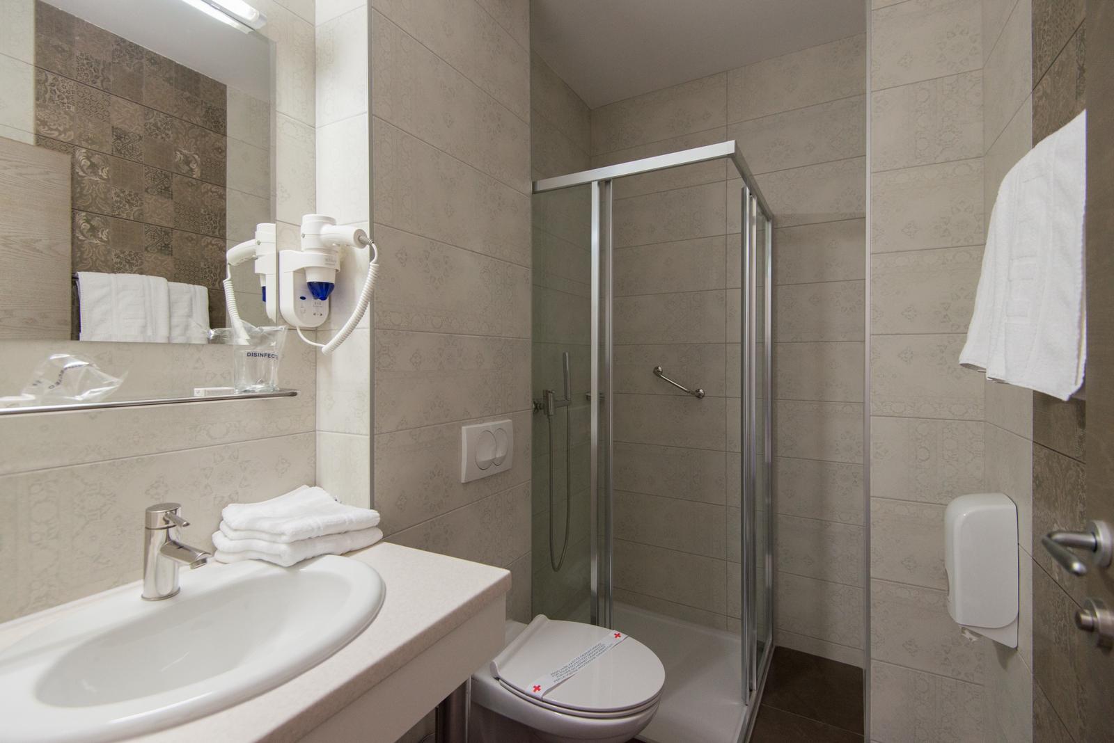 Hotel Jadran kupatilo.jpg