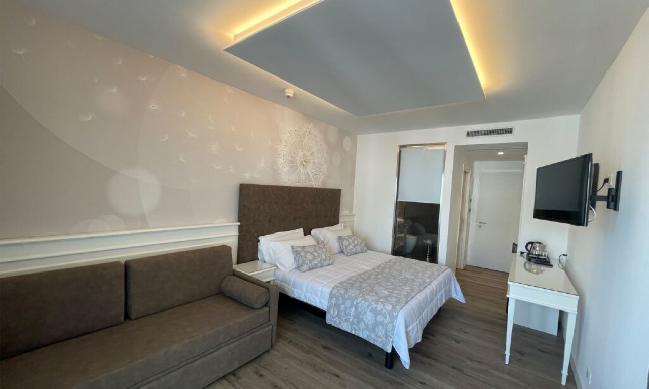 Park Hotel Cellini-Deluxe junior suite.jpg