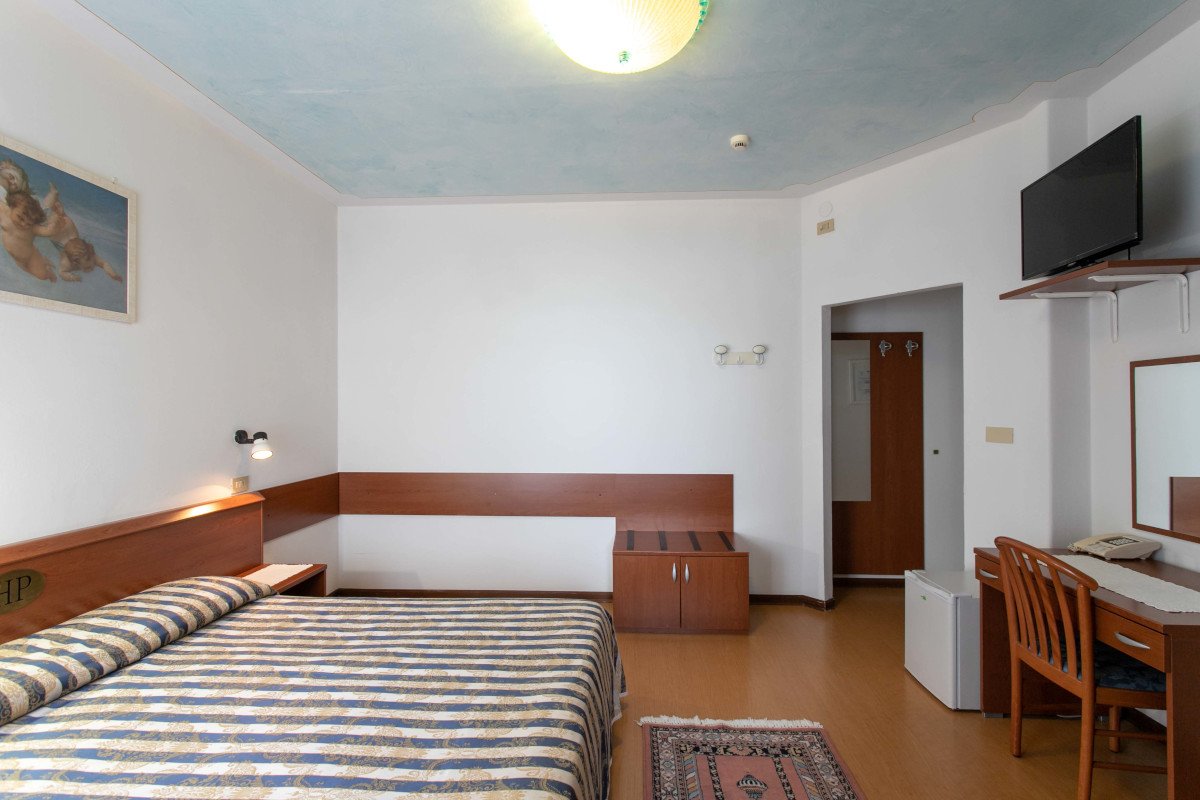 Panama Hotel-Standardna soba pogled more.jpg