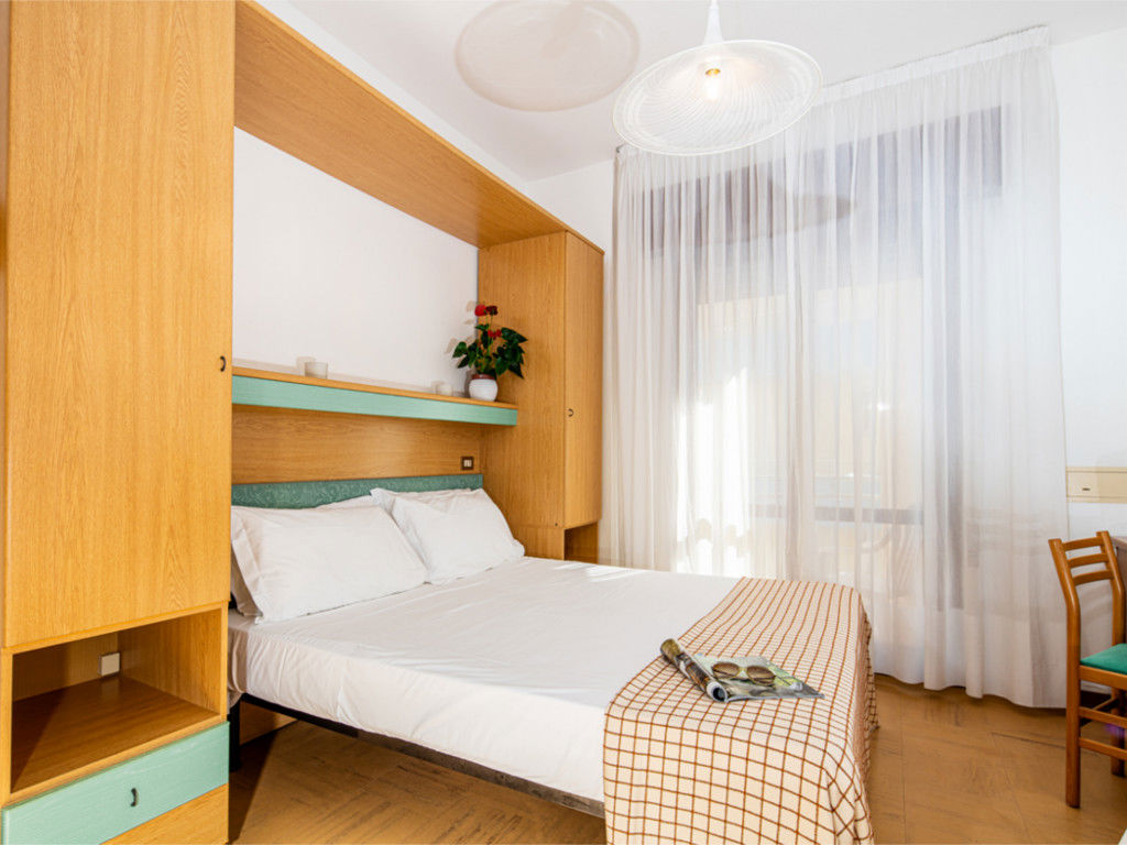 Astor Hotel-Trokrevetna soba.jpg
