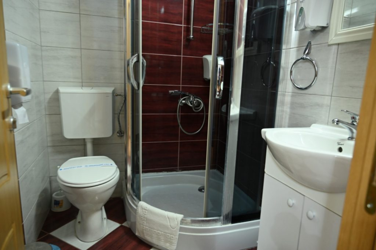 Hotel Harmonija kupatilo.jpg