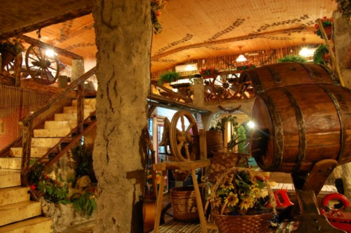 Hotel Harmonija restoran brvnara.jpg