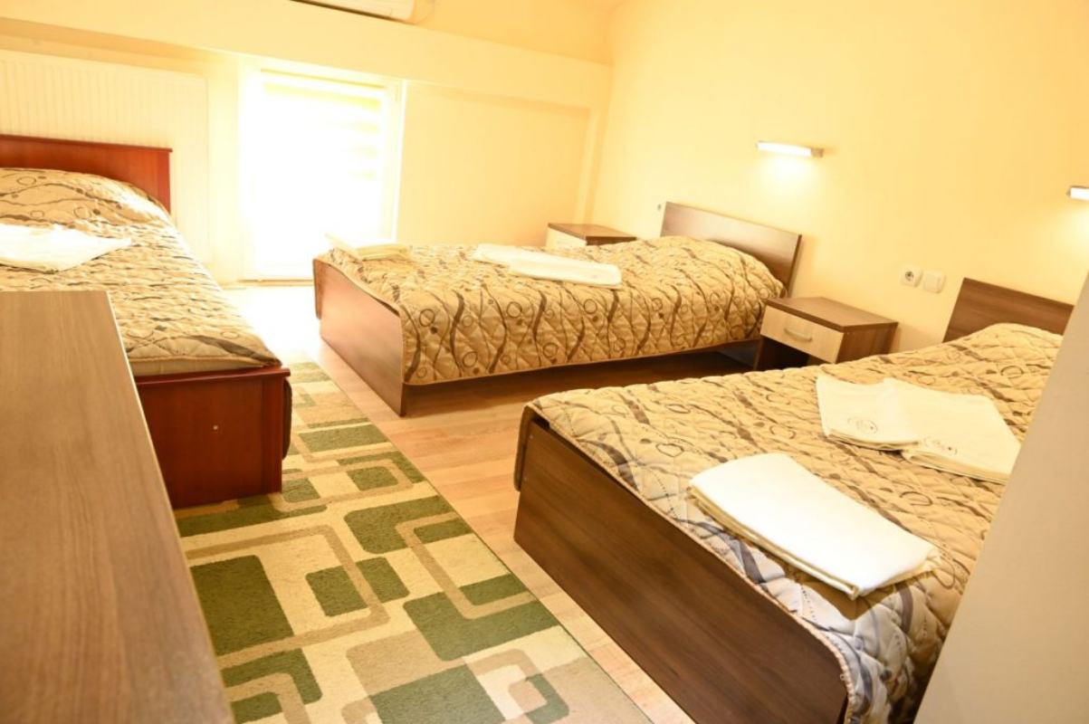 Hotel Harmonija trokrevetna soba.jpg