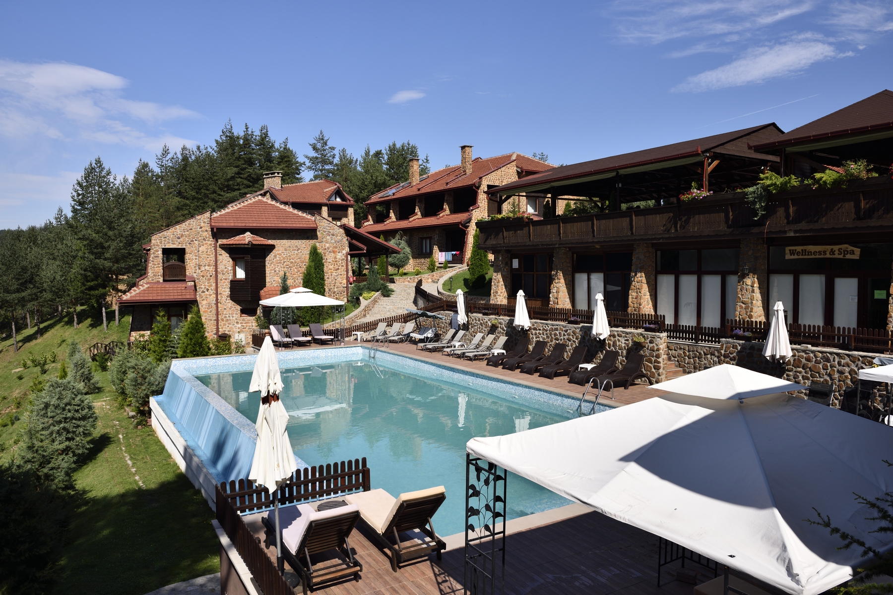 Aurora Resort & Spa bazen.jpg