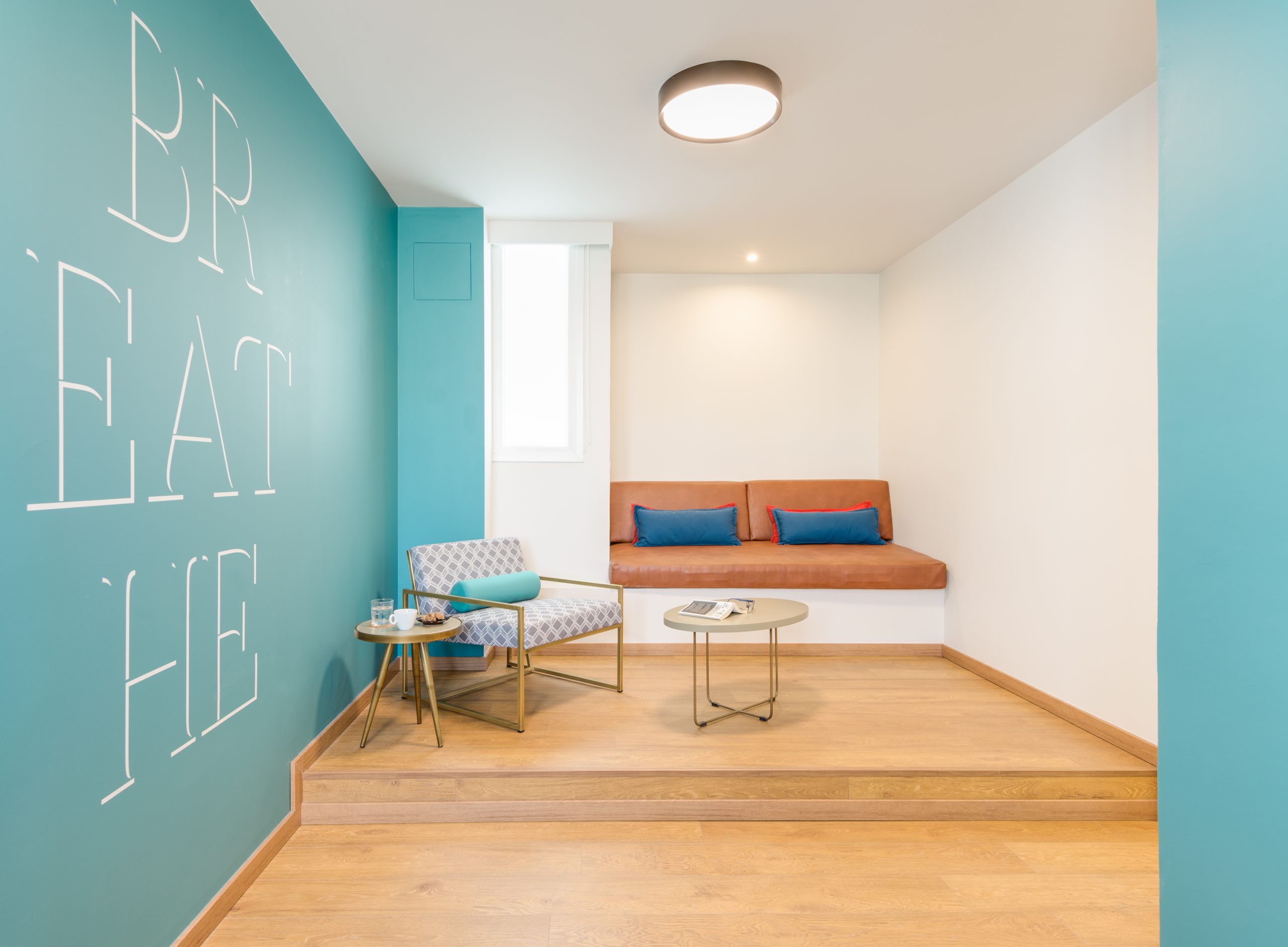 Colors Urban Hotel Thessaloniki-Deluxe apartman dnevna soba.jpg