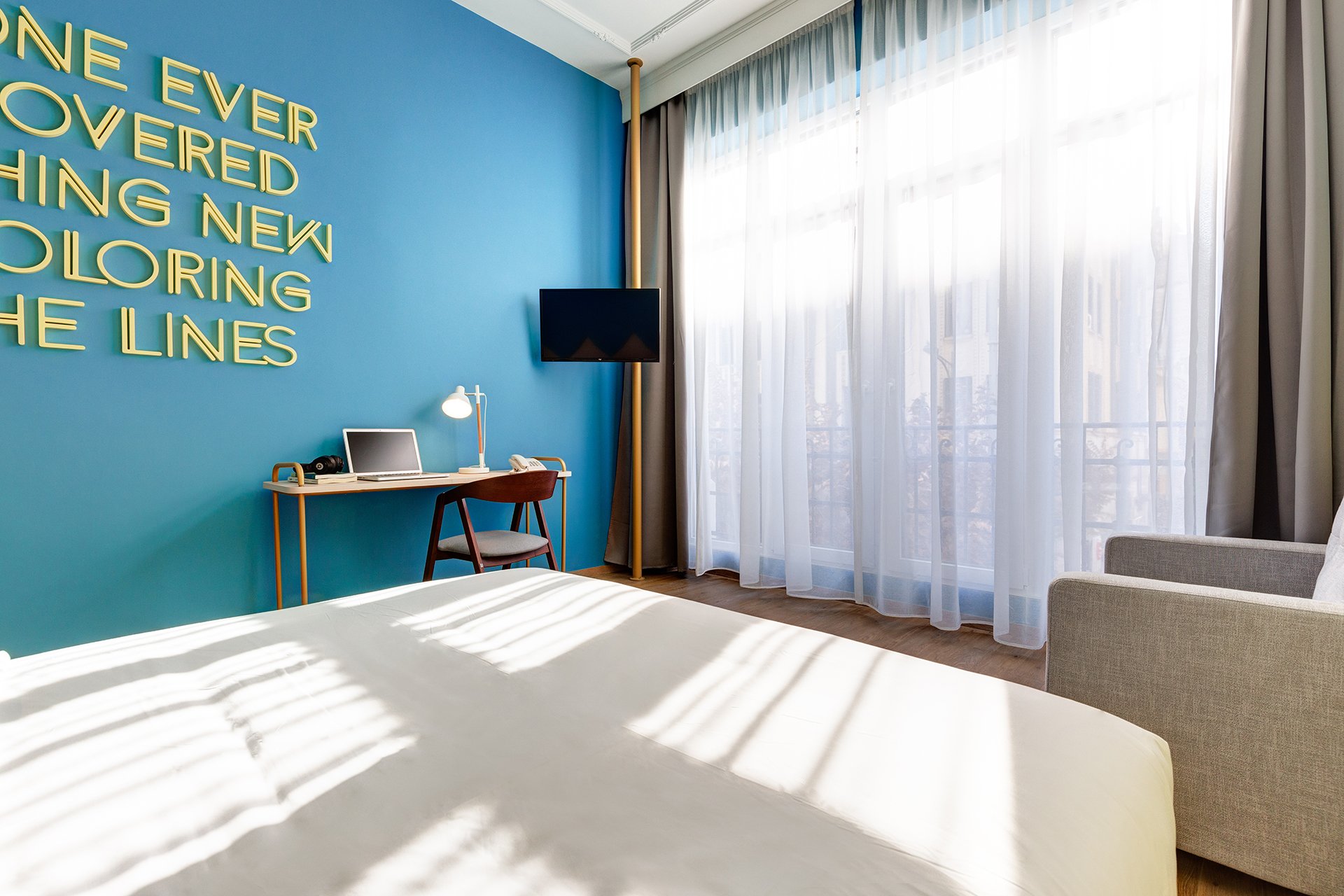 Colors Urban Hotel Thessaloniki-Standardna soba pogled more.jpg