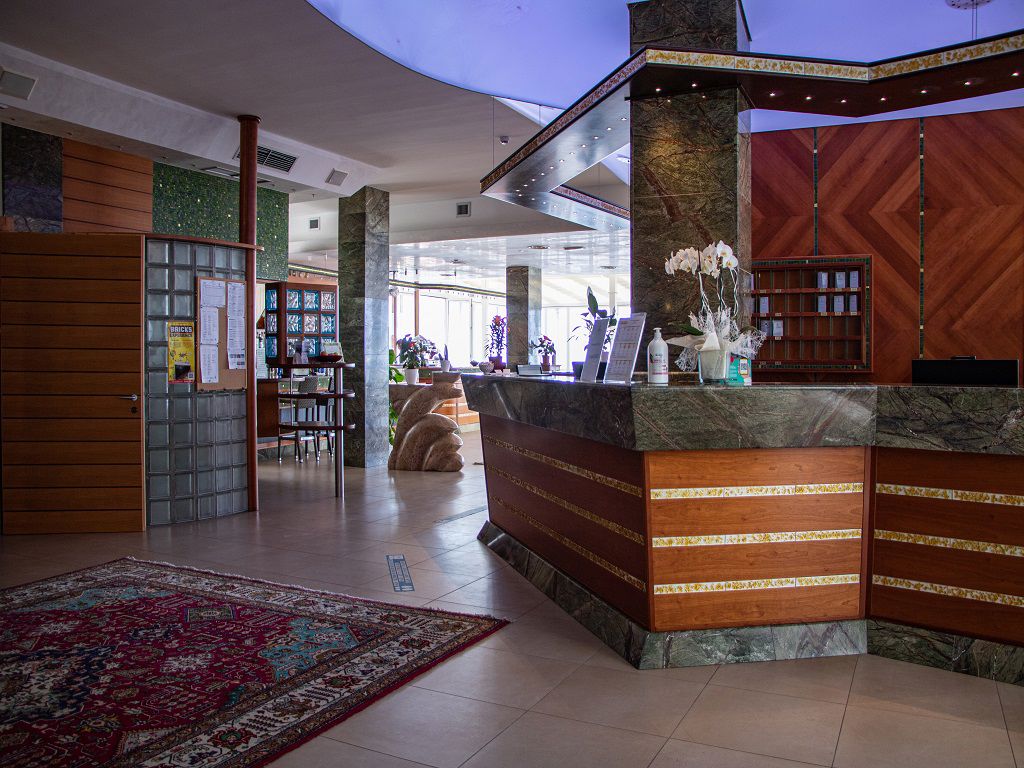 Hotel Capitol-Recepcija.jpg