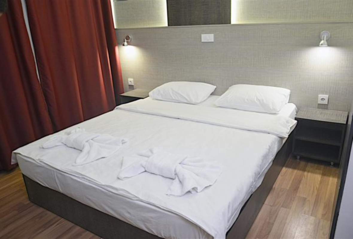 Hotel De Koka dvokrevetna soba.jpg