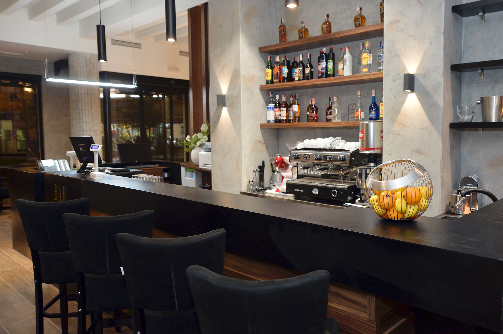 Hotel Alexandar Square bar.jpg