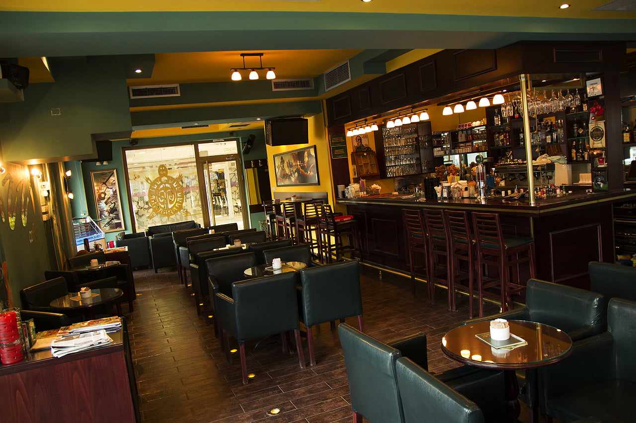 Queen's Hotel bar.jpg