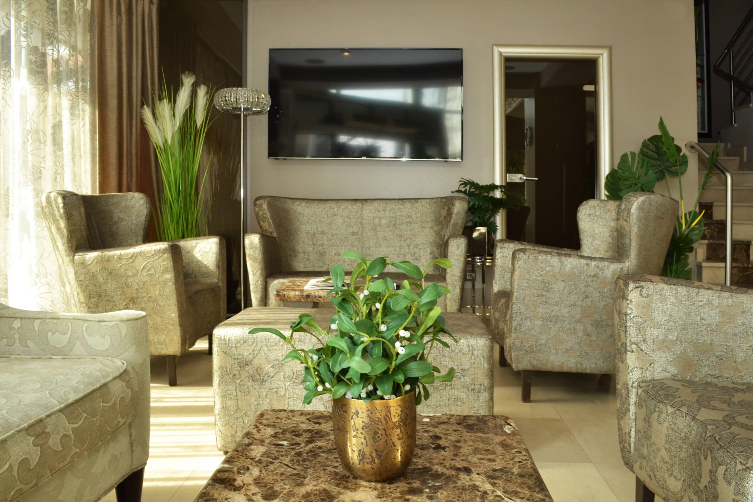 Queen's Hotel lobi.jpg