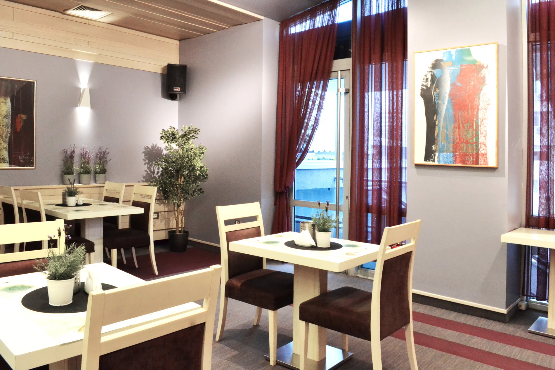 Queen's Hotel restoran.jpg
