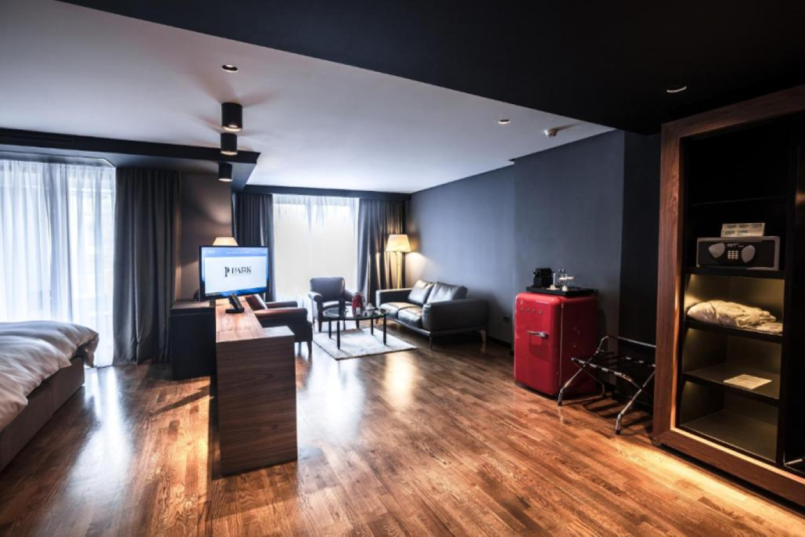 Park Hotel & Spa-Deluxe suite.png