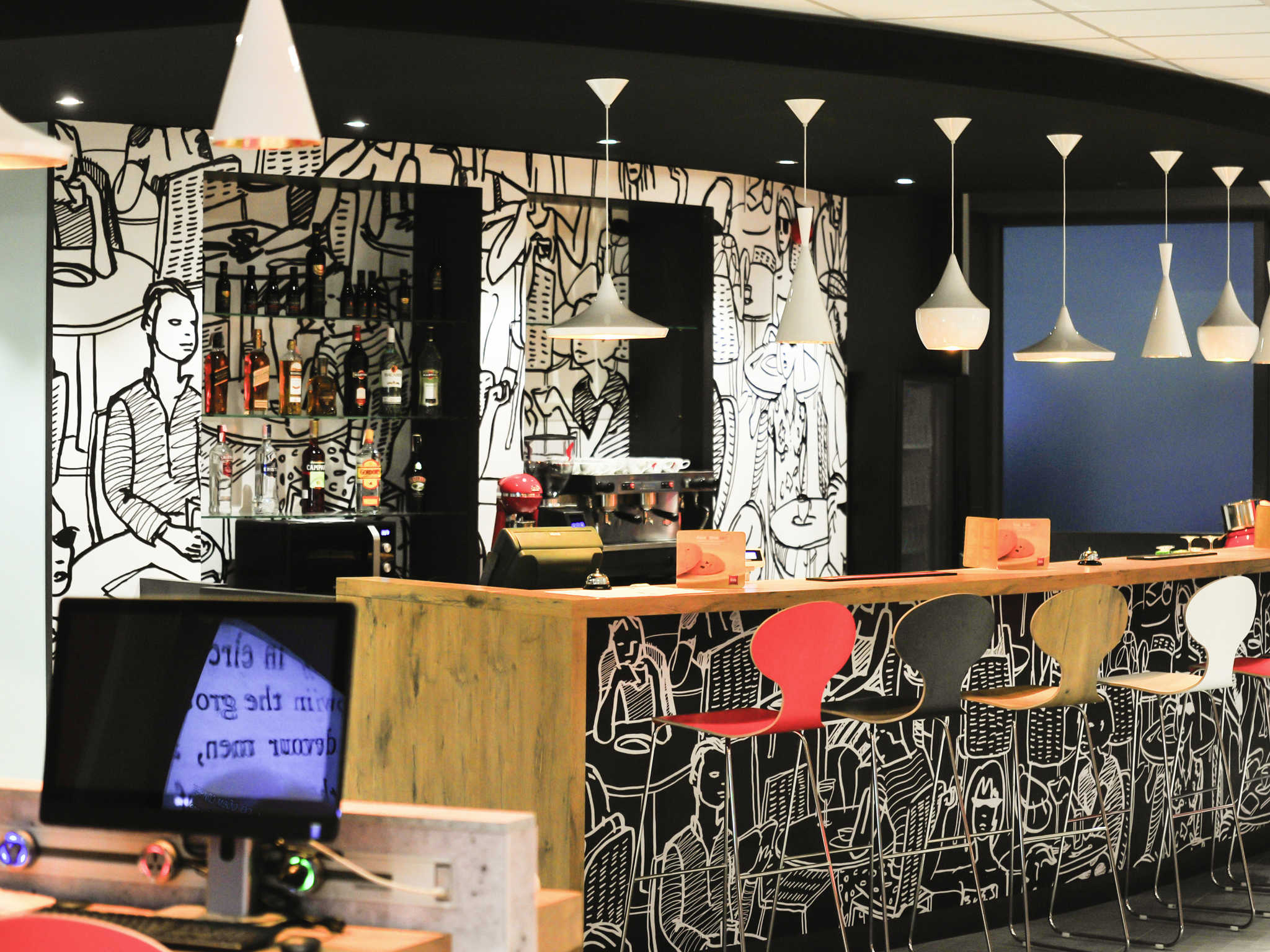 Ibis Skopje City Center bar.jpg