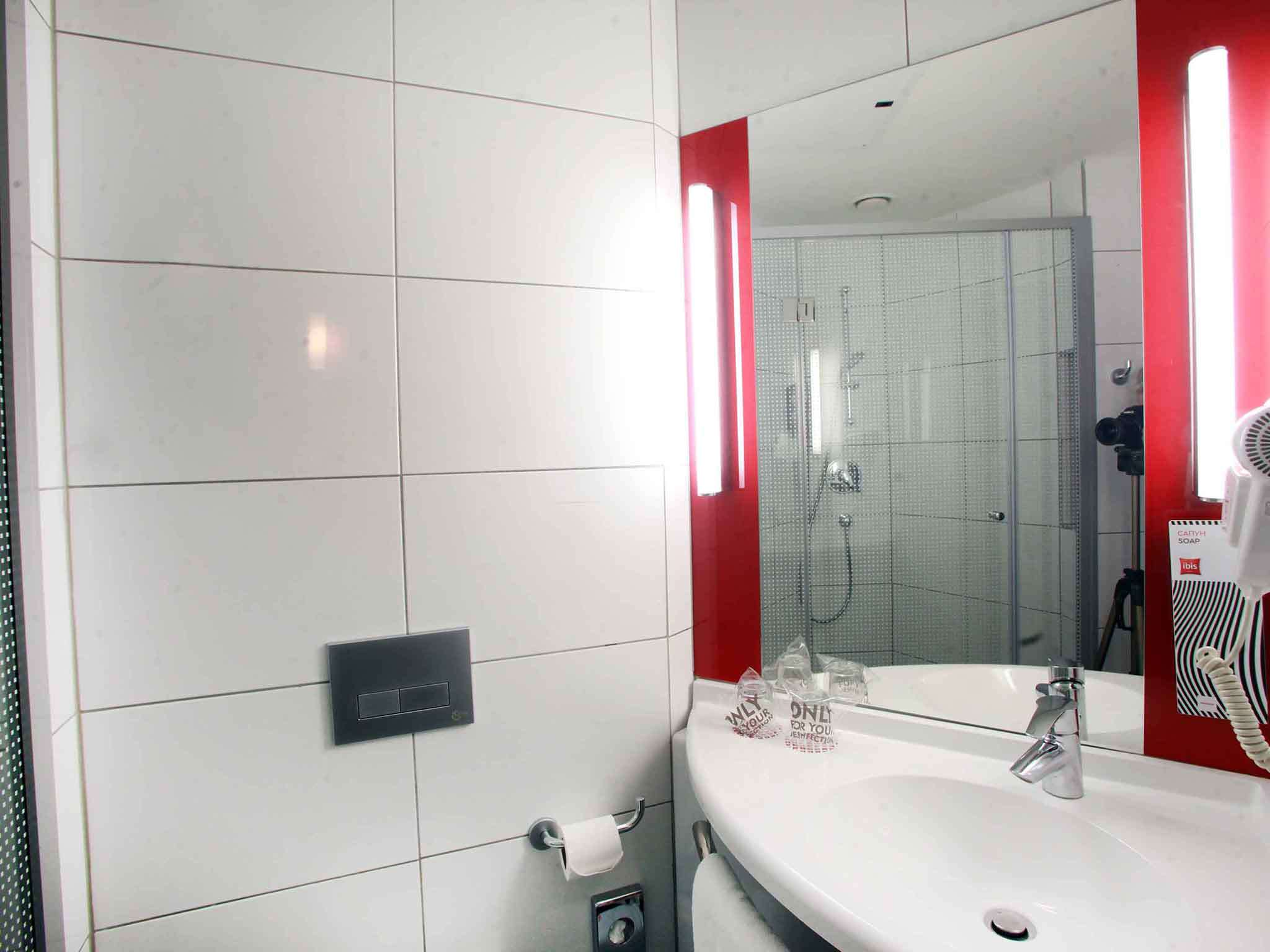 Ibis Skopje City Center kupatilo.jpg