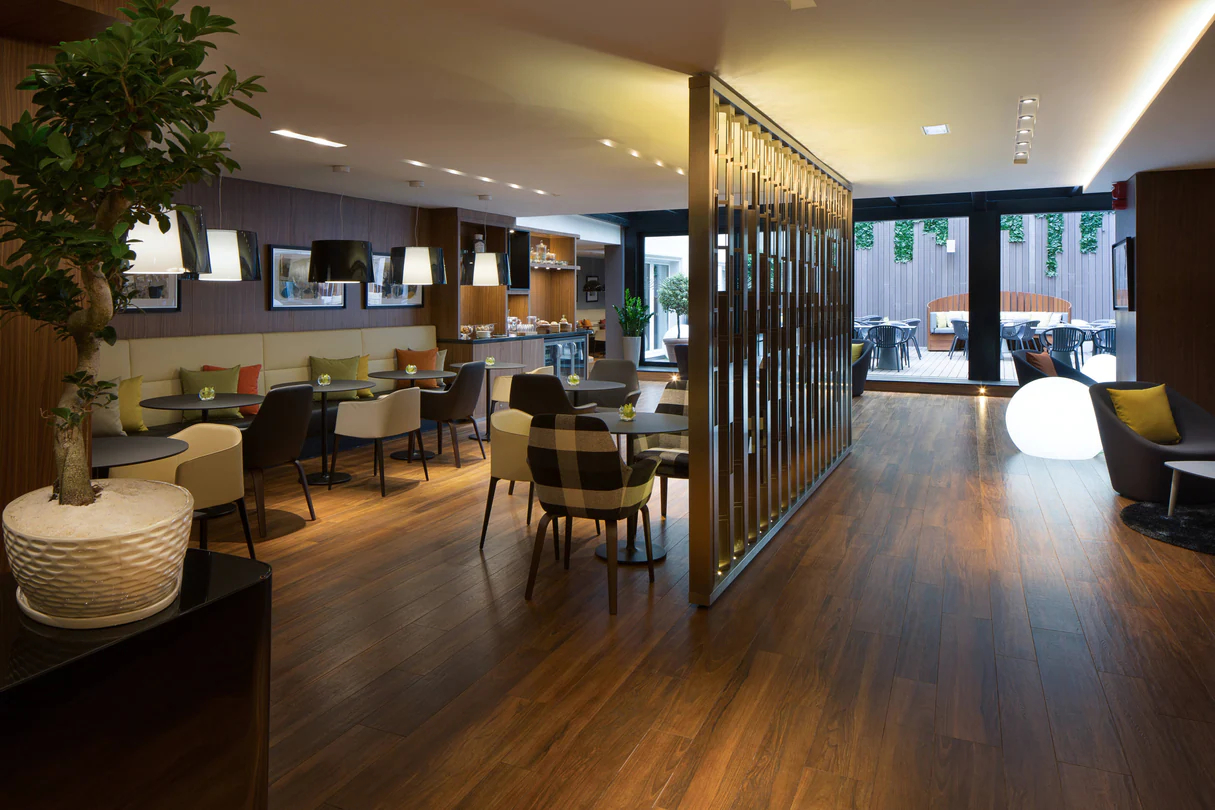Skopje Marriott Hotel bar.jpg