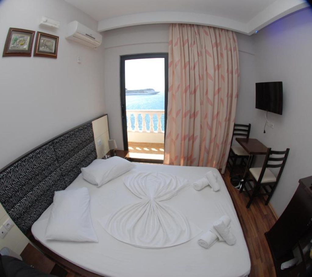 Hotel Iliria-Standardna soba pogled more.jpg