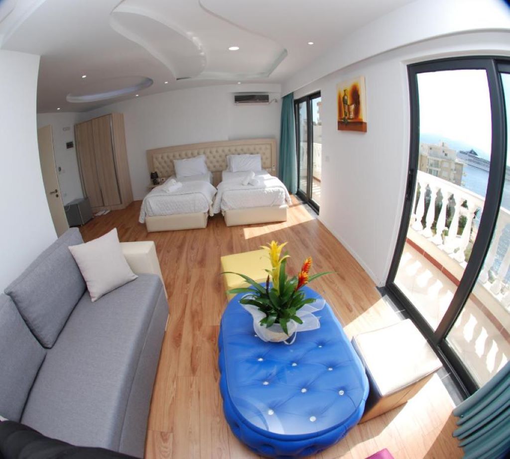 Iliria Hotel-Deluxe suite.jpg