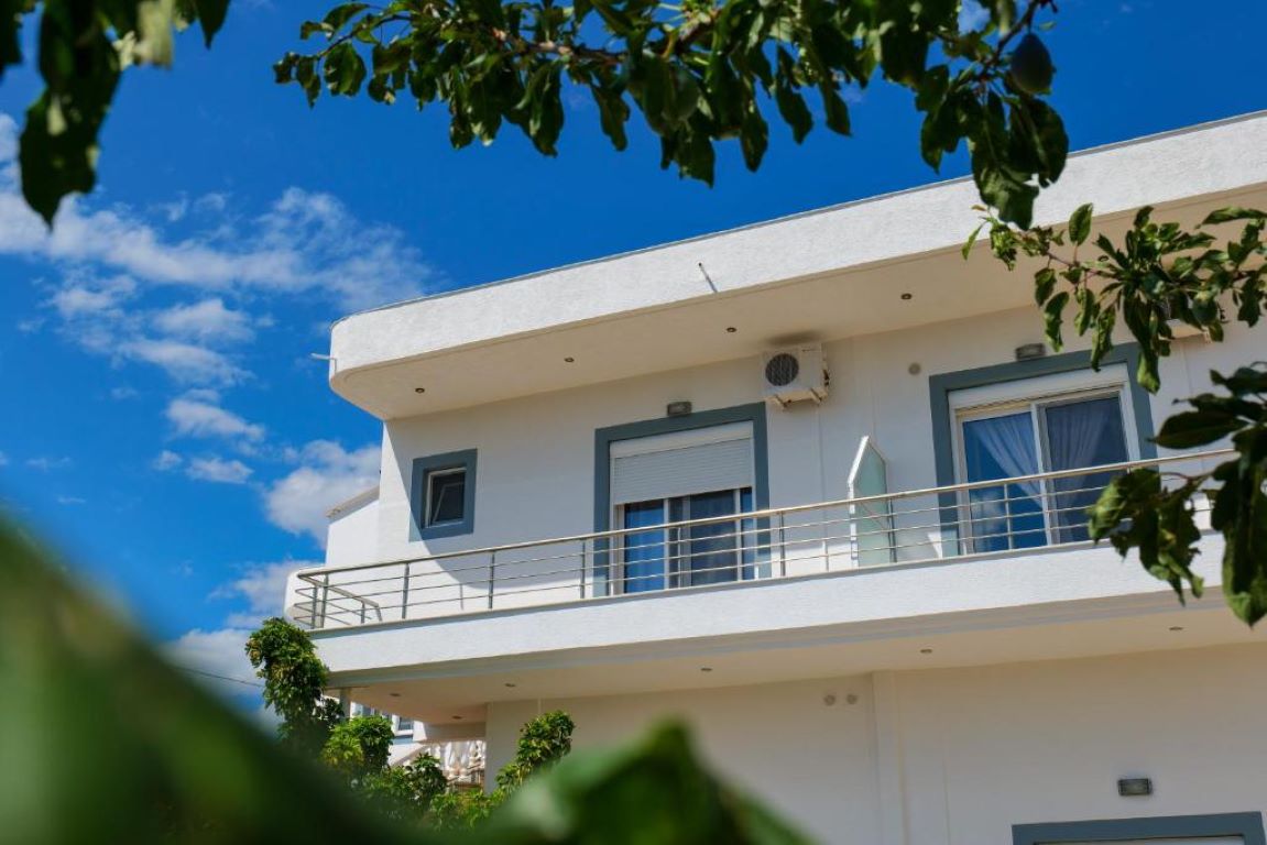 Chris Hotel-Hotel spolja.jpg
