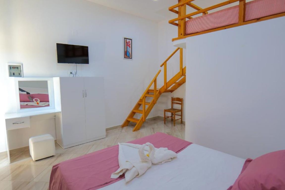 Hotel Chris-Duplex.jpg