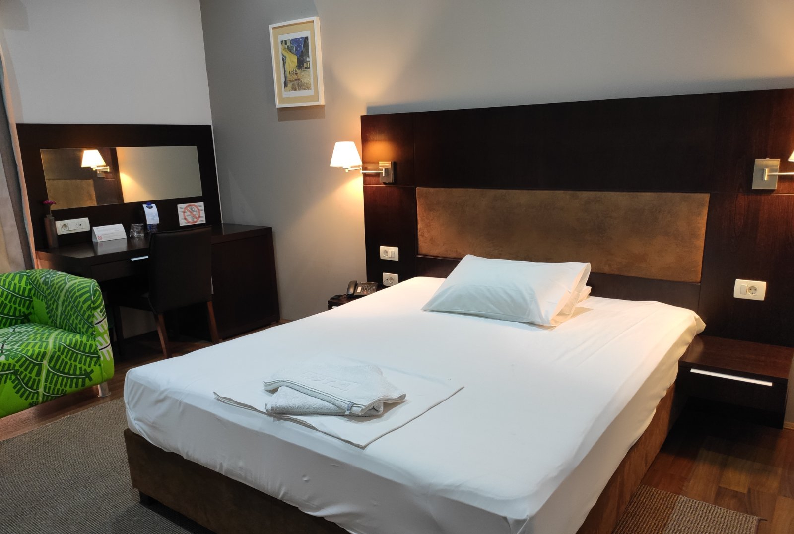 Hotel Dolce International soba.jpg